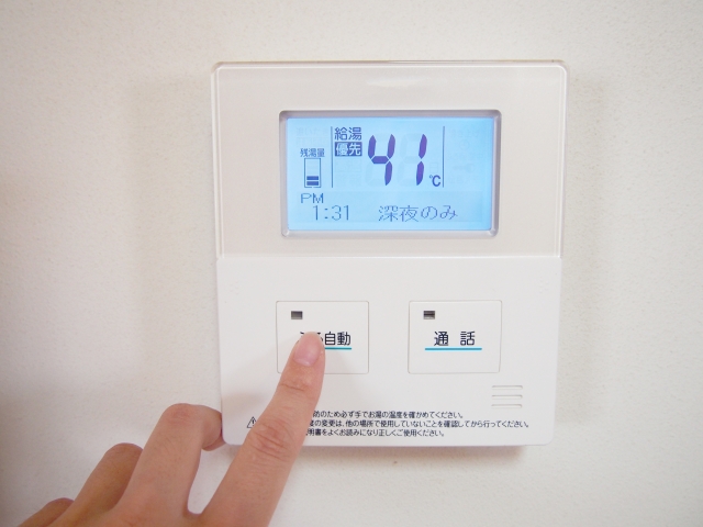 お風呂の給湯器は電気とガス どちらがいいの それぞれの特徴を解説 9月 21年 リフォーム研究室 遠鉄のリフォーム 浜松市 浜松 県西部に豊富なリフォーム実績